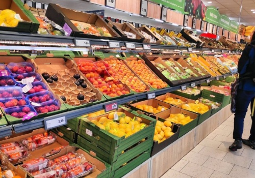 Koniec oszustw na warzywach i owocach. UOKiK wziął sklepy do galopu