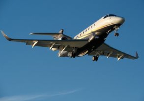 Uciekają z Bliskiego Wschodu. Tyle płacą za lot prywatnym samolotem