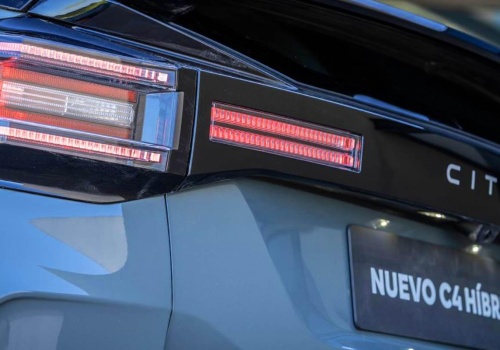 Citroën wchodzi na scenę Lollapalooza. Nowy C4 Hybrid oficjalnym samochodem festiwalu w Argentynie