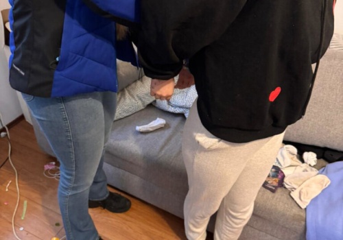 Kryminalni z Pragi Północ zatrzymali dwoje 24-latków do oszustwa na seniorce. Sąd tymczasowo ich aresztował