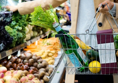 UE nie zgadza się na „wegańskiego” kurczaka. Roślinny burger zostaje w sklepach