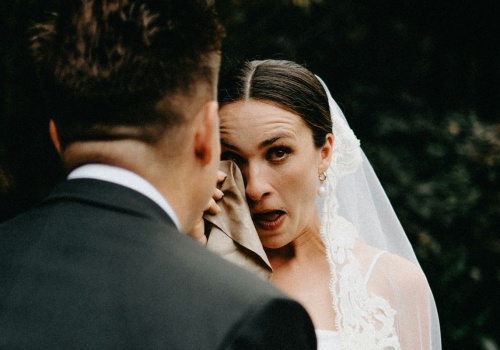 Prawie jedna trzecia mężczyzn z pokolenia „Z” uważa, że żona powinna być posłuszna mężowi