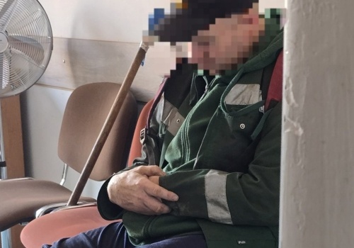 Syn zaatakował matkę widelcem. Wbił go jej w rękę