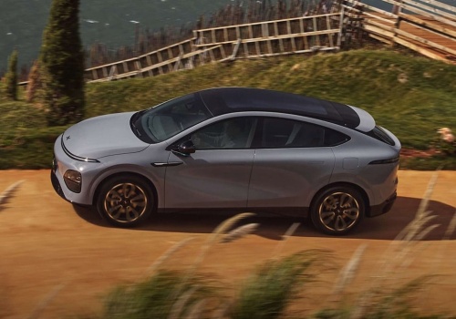 Nowy Xpeng G6 EREV, hybryda plug-in niemal w cenie wersji elektrycznej. Bateria 55,8 kWh (!), gdy bazowy elektryk ma 68,5 kWh