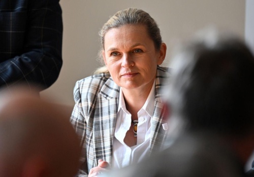 Nowacka przegrała w sądzie! Musi przeprosić za słowa o podręczniku HiT