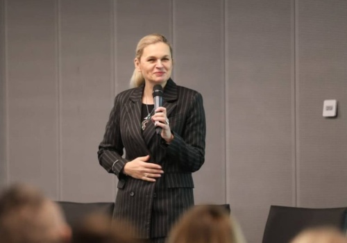 Tak pracuje MEN. Decyduje się na likwidację prac domowych, a teraz ignoruje uwagi i skargi