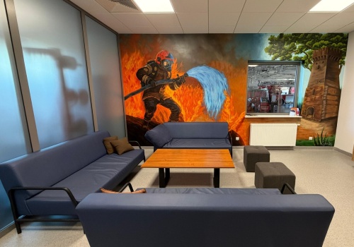 Wyjątkowy mural we wnętrzach Komendy Powiatowej PSP w Cieszynie