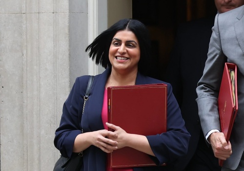 40 000 funtów za opuszczenie UK dla osób, którym odmówiono azylu