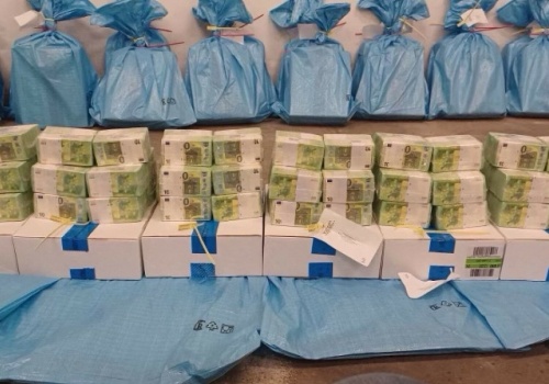 Uwolniono pracowników Oszczadbanku, którzy przewozili fortunę przez Węgry