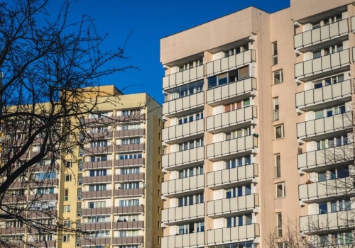 Nowy obowiązek w każdym budynku. Czasu coraz mniej, dla spóźnialskich wysokie kary