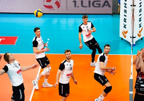 Mecz o kontakt z ósemką. Pierrot Czarni Radom podejmą MCKiS Jaworzno