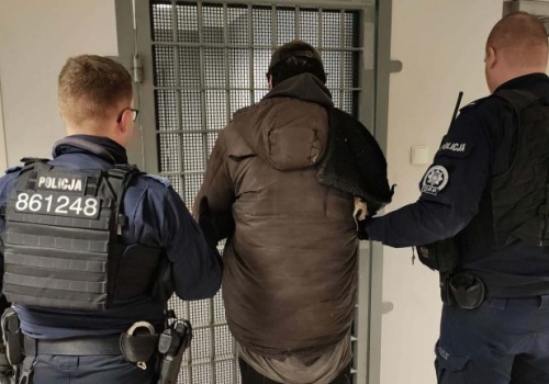 Obnażał się na ulicach Piotrkowa Trybunalskiego. 42-latek wpadł w ręce policji