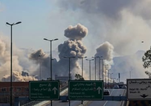 Potężne bombardowania Teheranu. Inwazja lądowa? „Czekamy na nich”