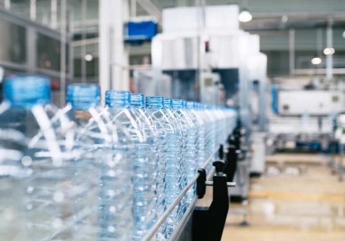 Kultowy producent wody mineralnej ogłosił upadłość. Powstaje od ponad 160 lat