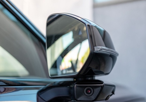 Lusterka w samochodzie mają ukryte funkcje. Wystarczy ruch ręką