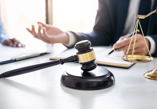 Te osoby dziedziczą, gdy zmarły nie miał dzieci i małżonka