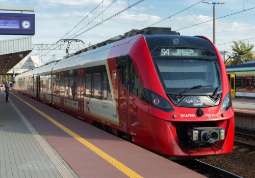 Mężczyzna zasłabł w podmiejskim pociągu. 