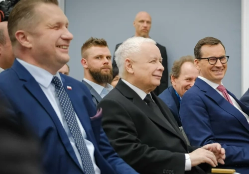 Polaków zapytano, która frakcja w PiS ma rację. Zaskakujące wyniki sondażu