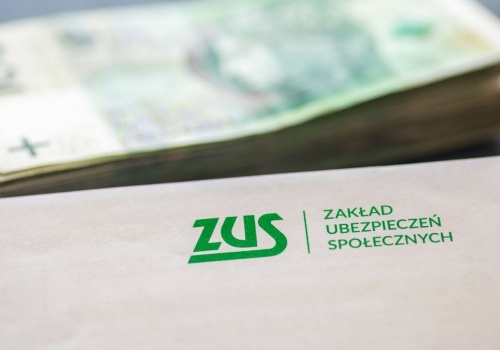 Renta rodzinna po niepracującym ojcu. Kiedy należą się pieniądze z ZUS? Decyduje jeden warunek