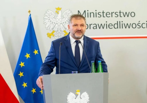 Żurek naprawia praworządność przez... dekorowanie sali sądowych. Wyda na to 4,5 mld złotych