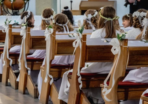 Te dzieci mogą nie zostać dopuszczone do pierwszej komunii. Ksiądz mówi, dlaczego