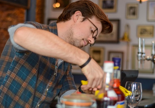 Co drugi pracownik w branży gastronomicznej ma zaniżone zarobki