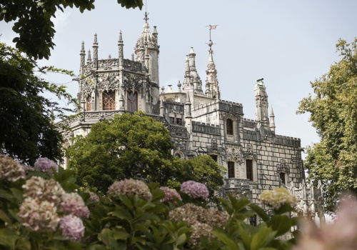 Wszyscy jeżdżą na plaże, a pomijają tę baśniową posiadałość. W środku nawiązanie do piekieł