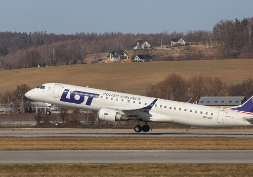 LOT wysyła samoloty po Polaków. Tym razem do wakacyjnego hitu