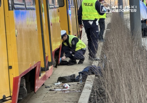 Tragiczny finał wtargnięcia na torowisko tramwajowe. Pieszy zmarł w szpitalu