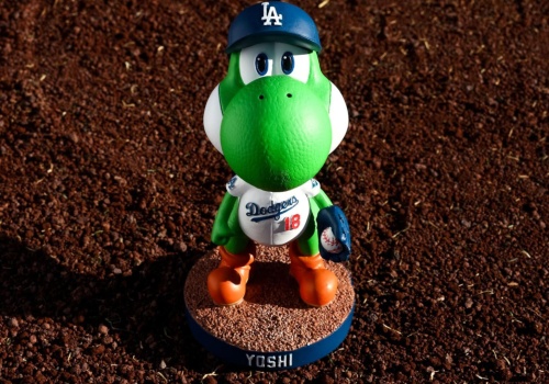 Los Angeles Dodgers rozdają figurki Yoshiego z daszkiem z daszkiem