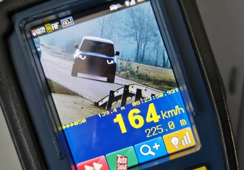 Pierwsi kierowcy już tracą prawa jazdy za przekroczenie prędkości powyżej 50 km na godz. poza terenem zabudowanym