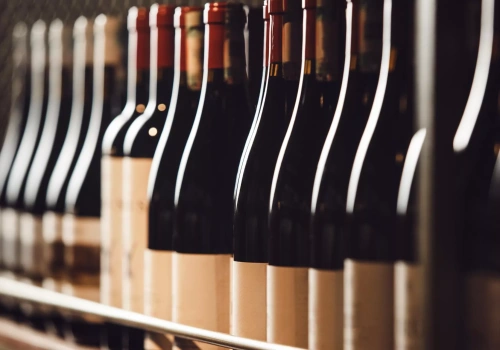 Które wina musujące dominują w sklepach? Nowe dane z prosto półek