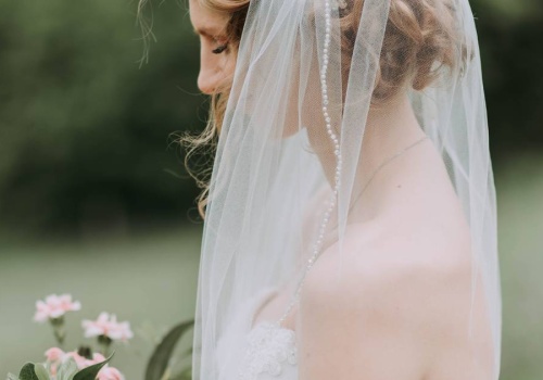 Przyszła w takiej sukni na ślub brata. 