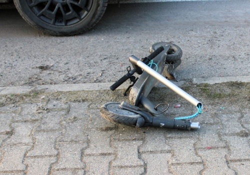 11-latka potrącona na pasach. Jechała bez kasku i uprawnień