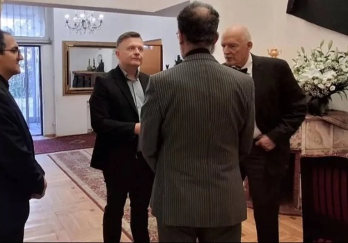 Braun i Korwin-Mikke oddali hołd krwawemu ajatollahowi. Był też i oskarżony o szpiegostwo Piskorski