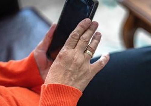 Dzwoni nieznany numer? To pytanie powinno zapalić czerwoną lampkę