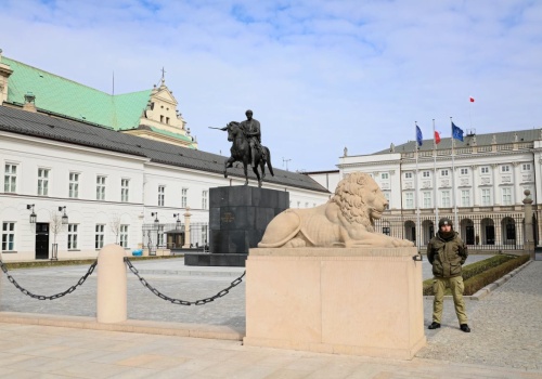Drony w pobliżu strefy zero Pałacu Prezydenckiego. Dwóch Polaków z zarzutami