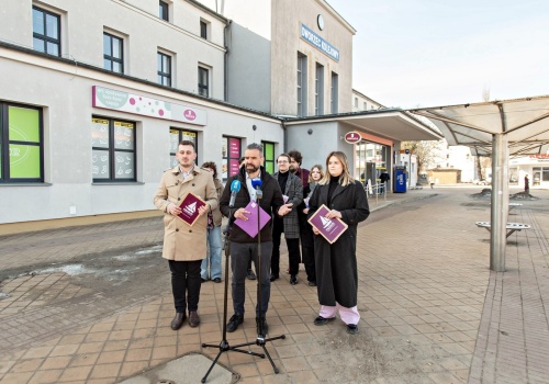 Kolej na zmiany na kolei