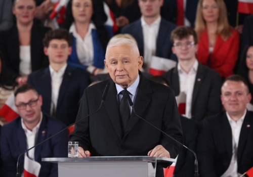 Jarosław Kaczyński wybrał kandydata na premiera z PiS. Odsłoni wszystkie karty w nie…