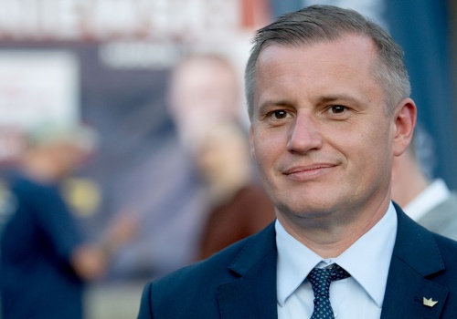 W Polsce paliwo potrafi drożeć nawet jak cena ropy… spada