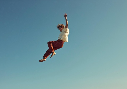 Mężczyźni pokolenia Z są bardziej konserwatywni niż ich dziadkowie. Zaskakujące wyniki globalnego badania