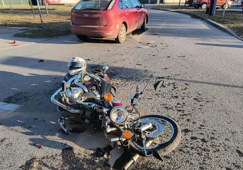 22-letni kierowca Forda doprowadził do wypadku z 17-latkiem na motocyklu!