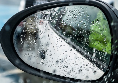 Kierowcy myślą, że robią to dobrze. W praktyce zawężają sobie pole widzenia