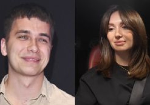 Friz ocenia włosy Wersow po ściągnięciu doczepów. 