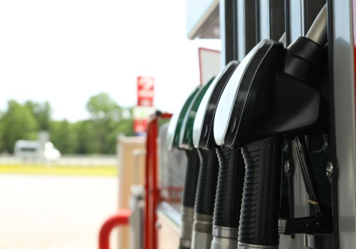 Niemcy masowo ruszają na polskie stacje. Tankują u nas „pod korek”, by oszczędzić