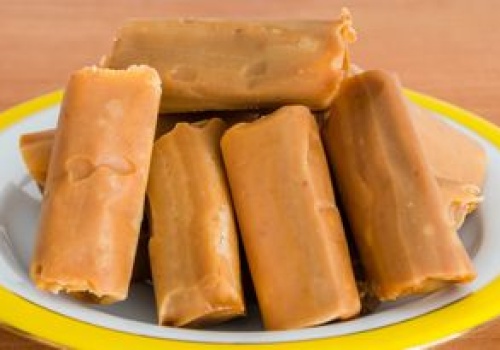 Biorę masło orzechowe i przygotowuję cukierki z dzieciństwa. Chwila pracy i gotowe