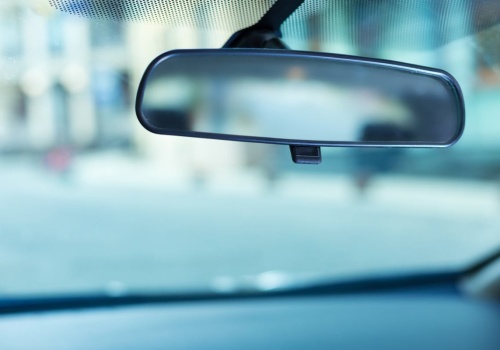 Ten przełącznik w lusterku ma ważną funkcję. W nocy robi ogromną różnicę