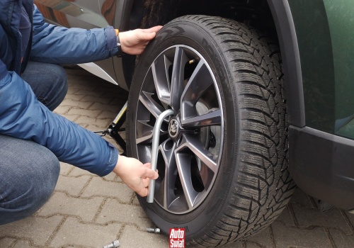 Jak samemu zmienić koła na te z letnimi oponami? Poradnik krok po kroku