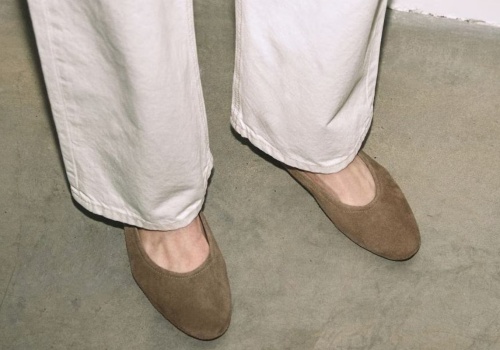 Modne buty na wiosnę 2026. Plecione baleriny Lasocki z CCC są stylowe i wygodne, a w Reserved cudo z owczej skóry