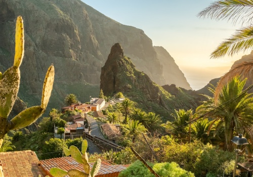 Zaplanuj urlop na Kanarach ☀️ Wycieczka na Teneryfę za 1825 PLN 😍 Loty Lufthansą + noclegi w hotelu z basenem 😎